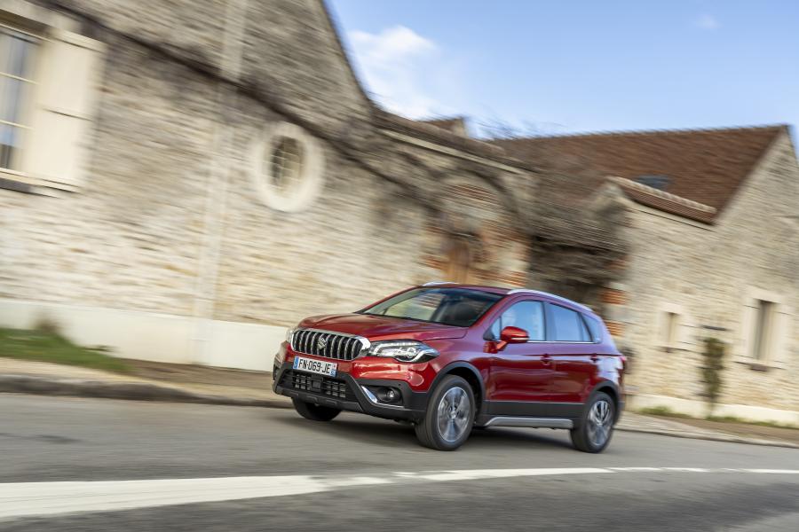  Suzuki SX4 S-Cross Hybrid 2020 года  (WW) (фото 25 из 40)